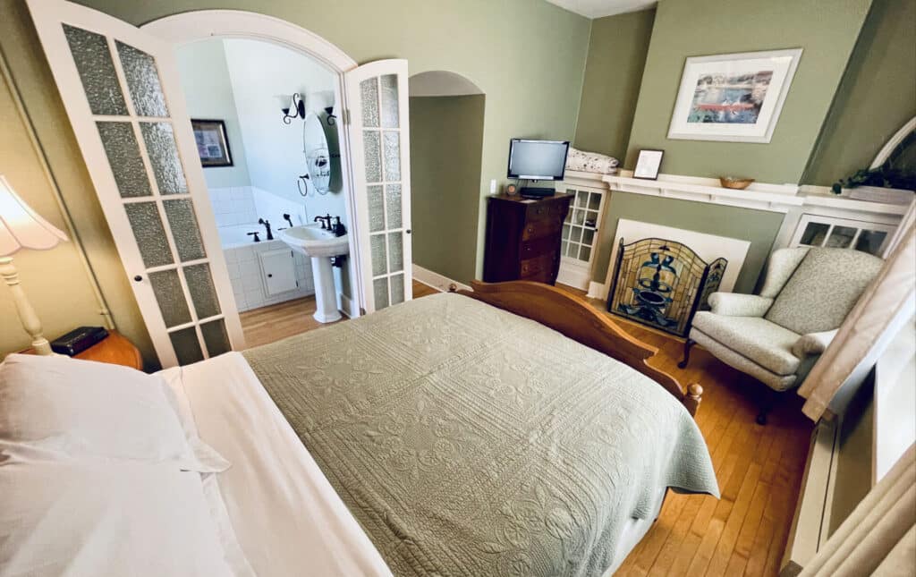 Cozy Vintage Bedroom in Vacation Home Rental